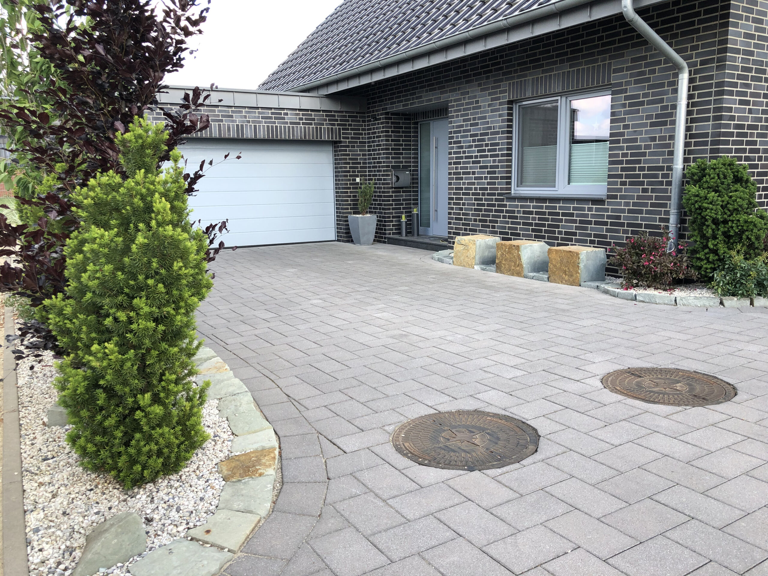 Hauseinfahrt Rasche Garten und Landschaftsgestaltung